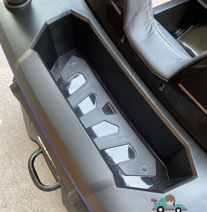 Продам детскую машину большую.