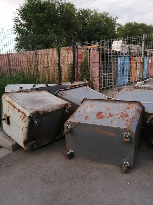 Продам мусорные контейнеры
