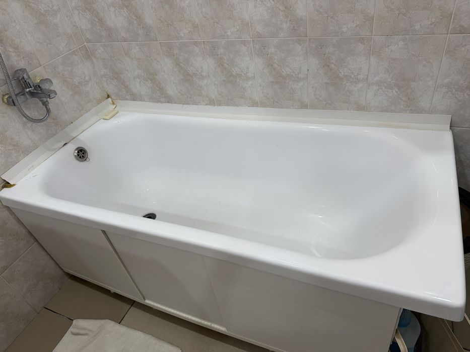 Продам акриловую ванну 70×150 см.