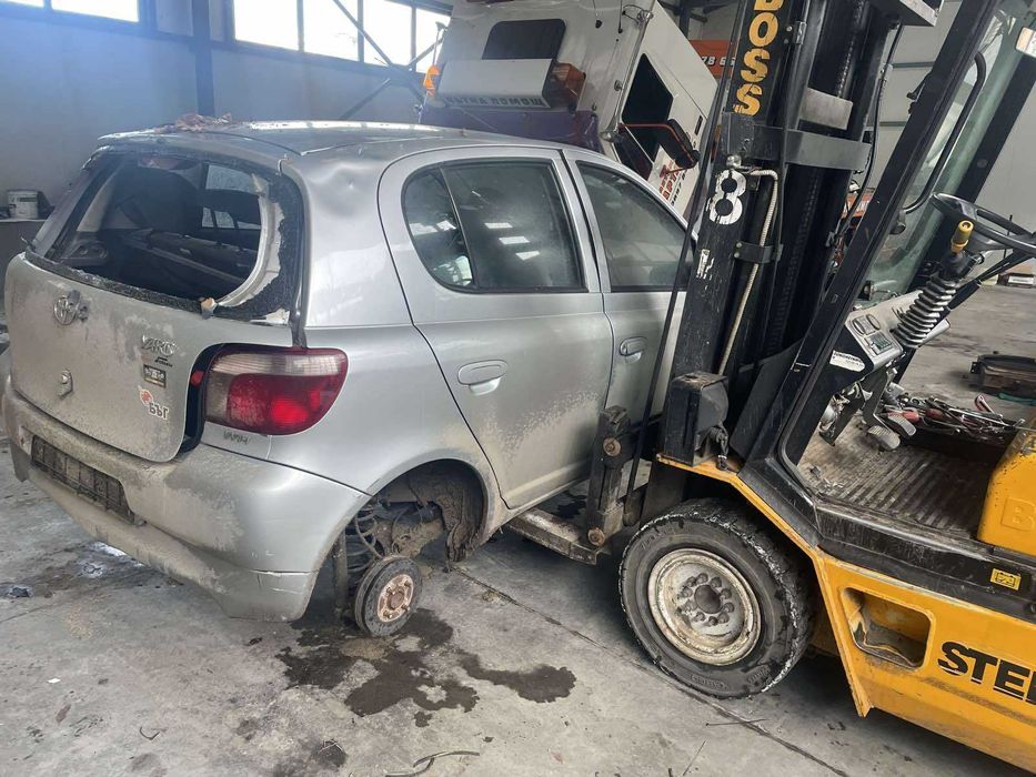 Тойота ярис 1.0 VVT-i / Toyota Yaris 1.0 VVT-i на части