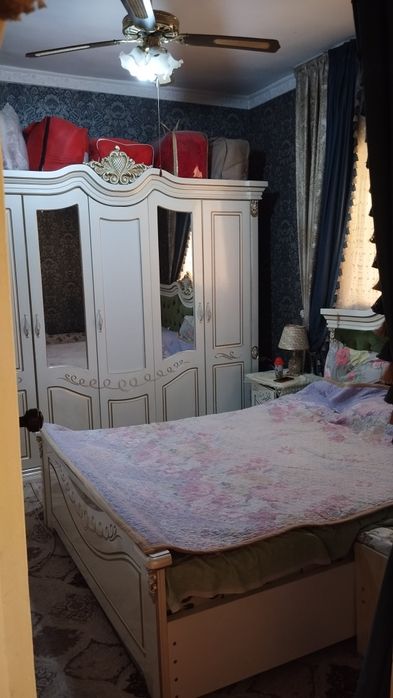 Uy sotiladi srochna 90000 tinchlikda