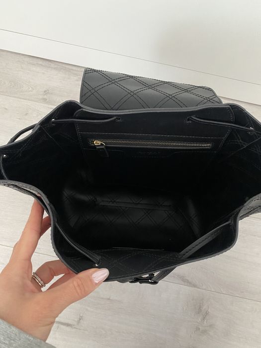 Rucsac Guess, purtat foarte putin