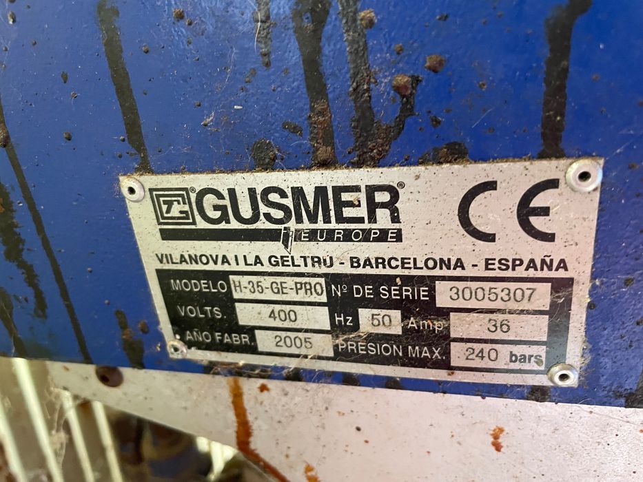 Gusmer  utilaj suflat spuma poliuretanica pentru piese