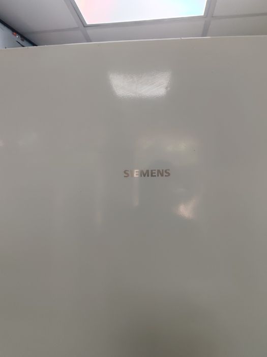 Комбиниран хладилник с фризер Сименс Siemens A+++ 2 години гаранция