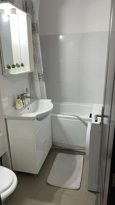 Inchiriez garsoniera in  Micro 3