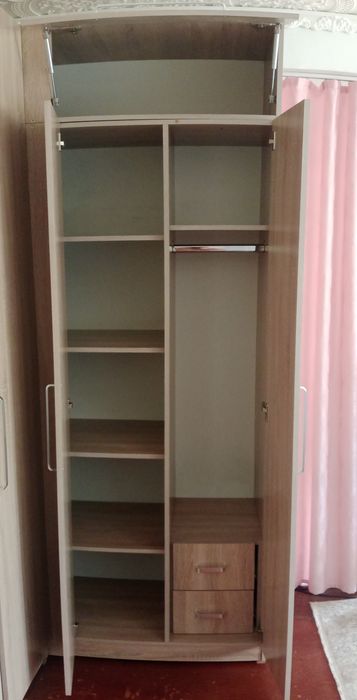 Продам угловой шкаф, 4- дверный