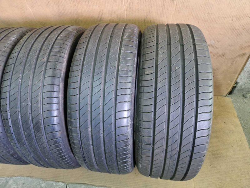 4 Michelin R18 215/55
летни гуми
DOT2321