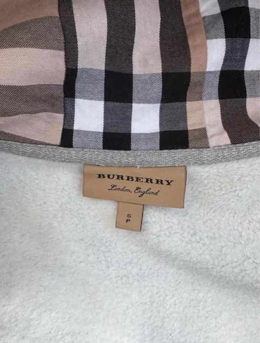 Суичър Burberry с цип, качулка и карирана подплата
