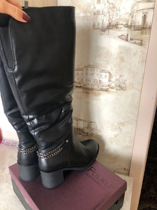 Женские сапоги с высоким голенищем