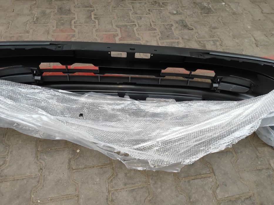 Бампер Карина Е передние