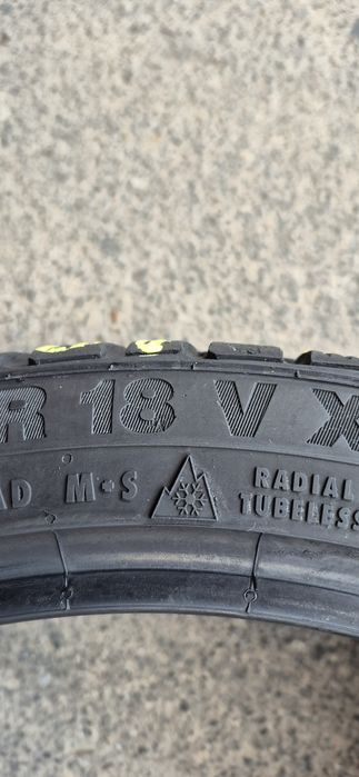 4 anvelope iarna Continental 215/40/18.Pretul este pe bucata