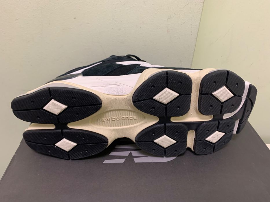 Нови мъжки маратонки New Balance 9060 черно бели 44 номер