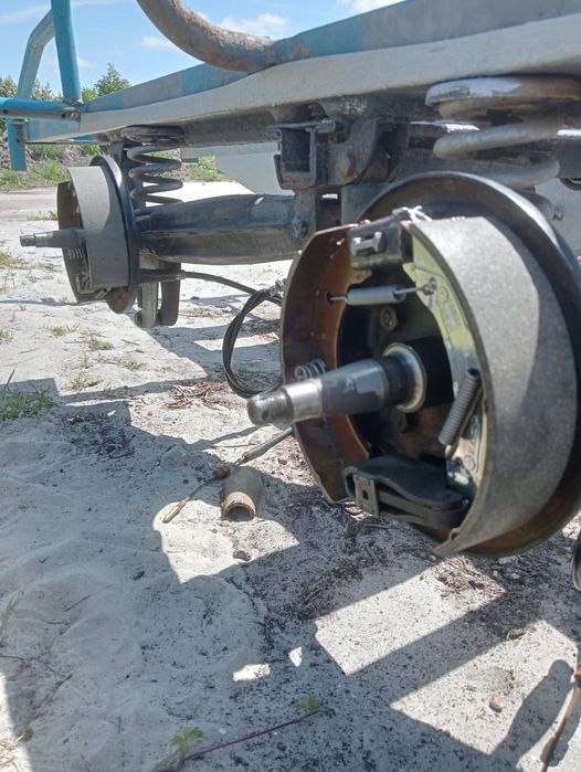 Vand platforma cu doua punti de 2t dimensiuni 3.3 x 1,65