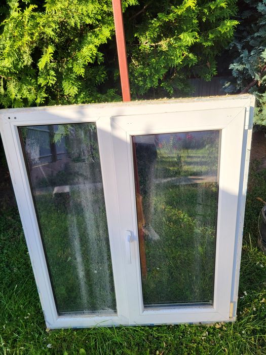 De vanzare, 2 geamuri termopan. Dimensiune 130 cm latime, pe 115 cm, inaltime , iar celalalt 115 inalt  pe 1 00.cm latime