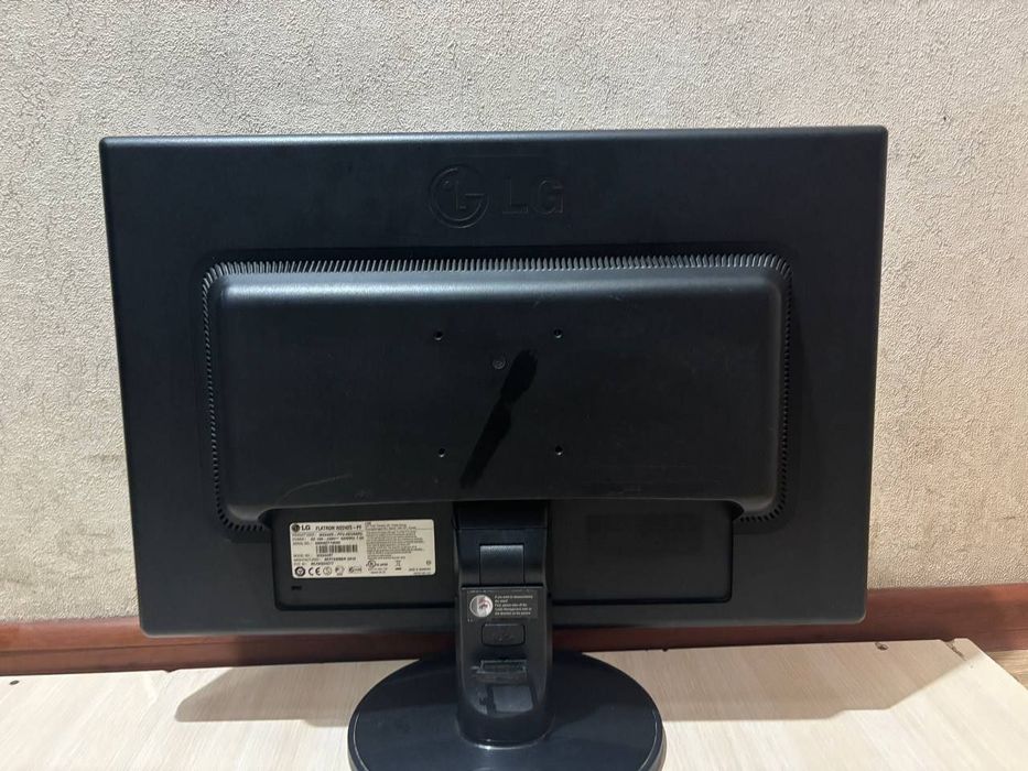 Монитор LG Flatron W2242S | Отличное состояние