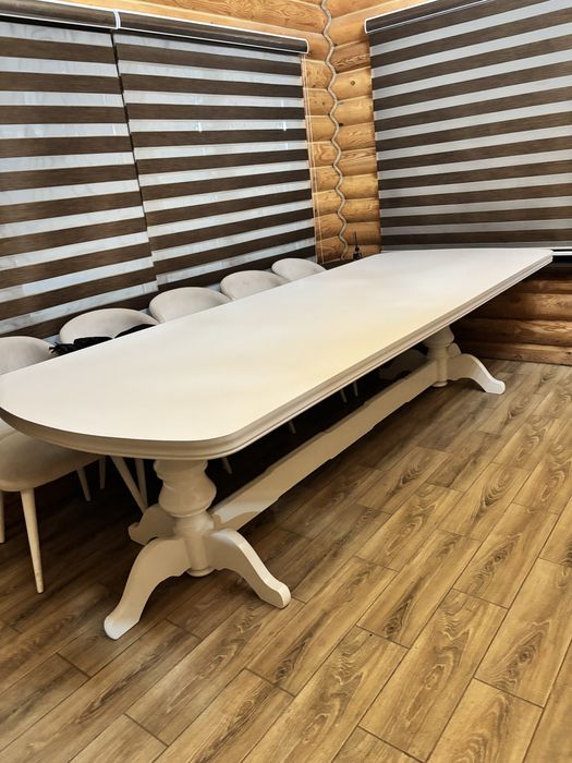 Стол со стульями