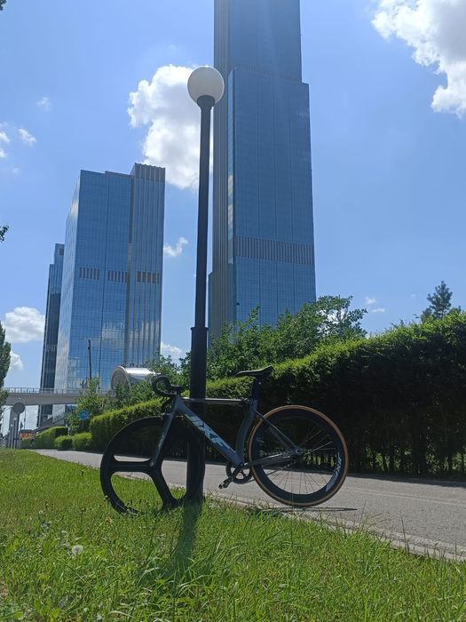 Стильный фикс / трековый велосипед JIXF
Прю