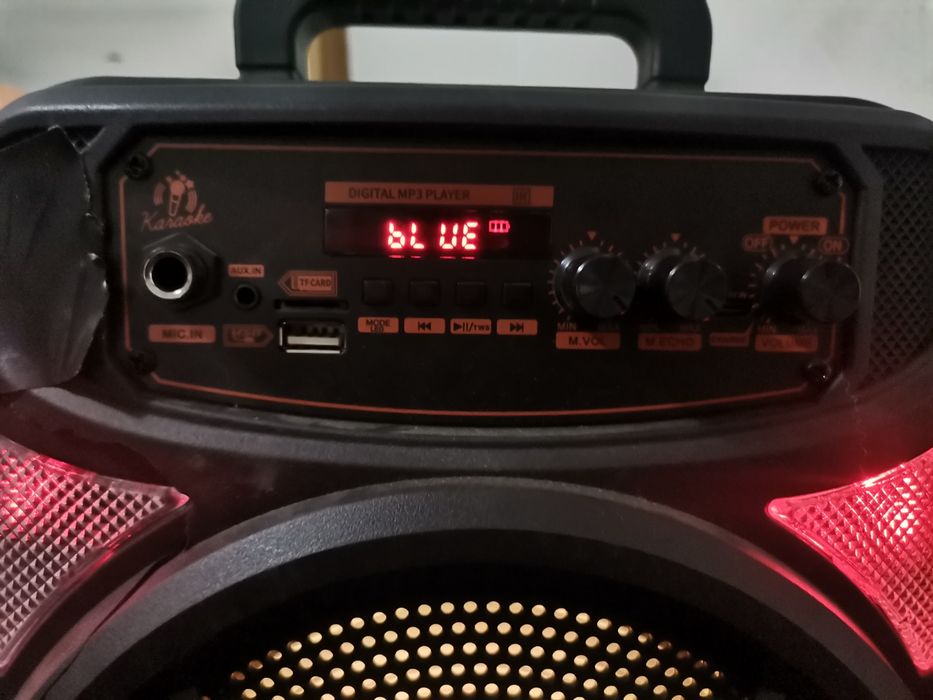 Boxă portabilă mare cu stik card radio microfon auxiliar perfect funcțională
