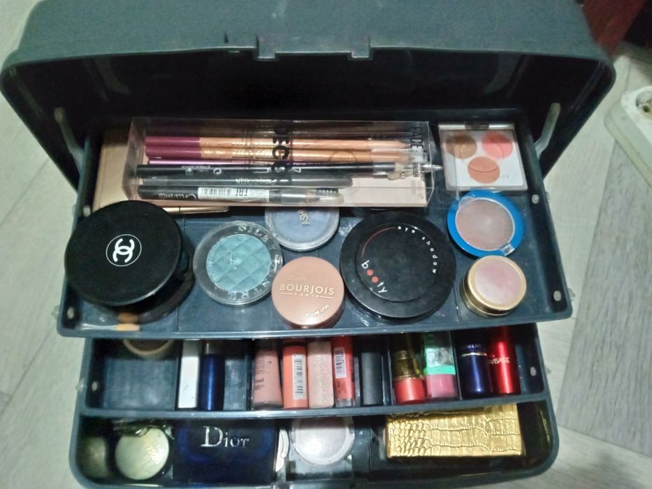 Косметика для визажиста