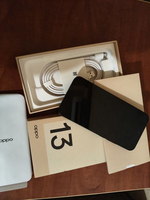 Продавам Oppo Reno 13