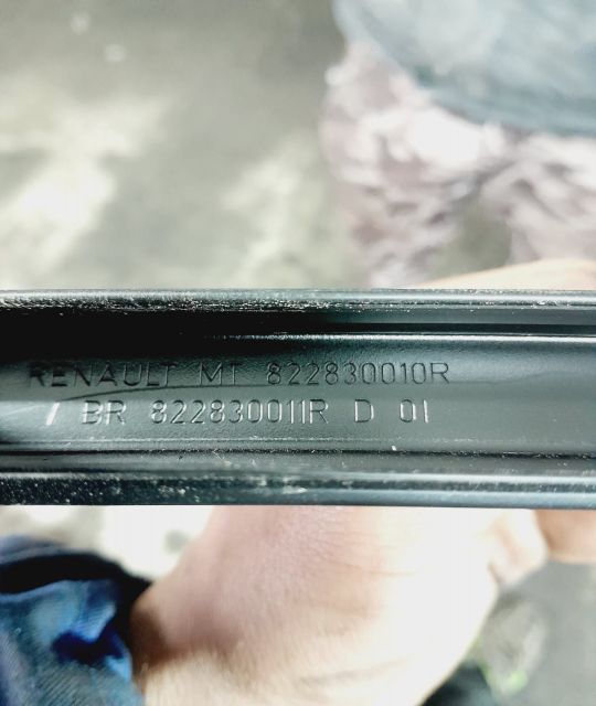 Ornament usa stanga spate 822830010r Renault Laguna 3  [din 2007 pana  2011] seria