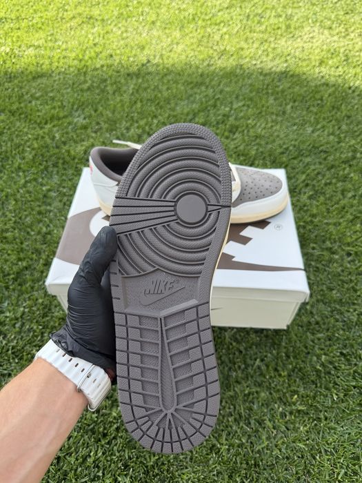 Jordan 1 low  Travis Scott reverse mocha