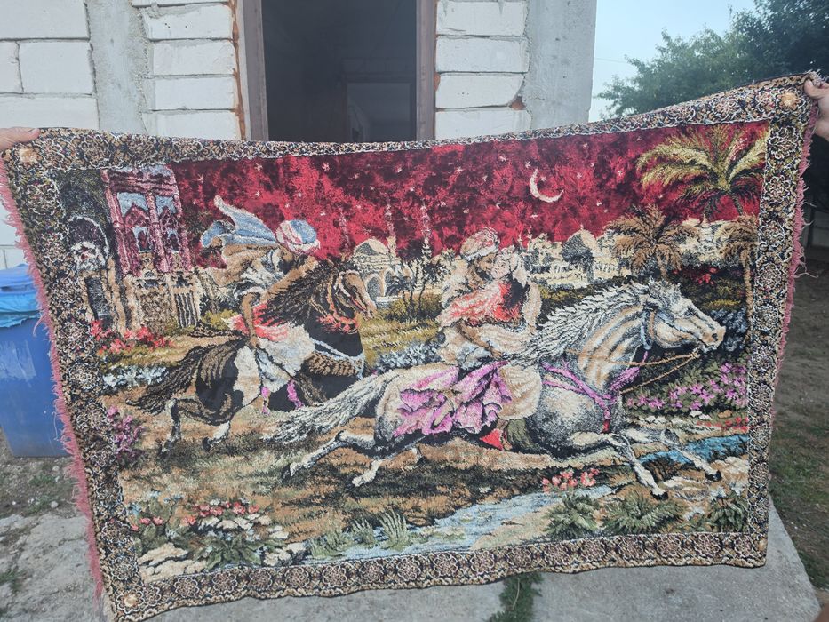 Carpetă veche " Răpirea din Serai" numai bună pentru colecționari de antichități