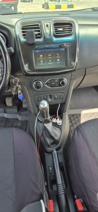 Vând Dacia Logan