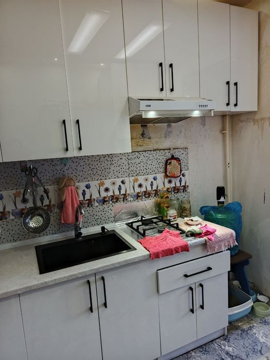 Kuxnni garnitur sotiladi