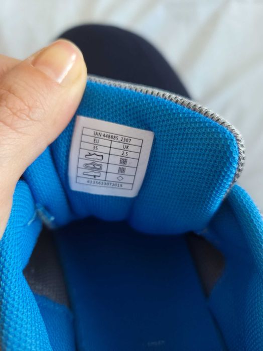 Детски маратонки с велкро лепенки.