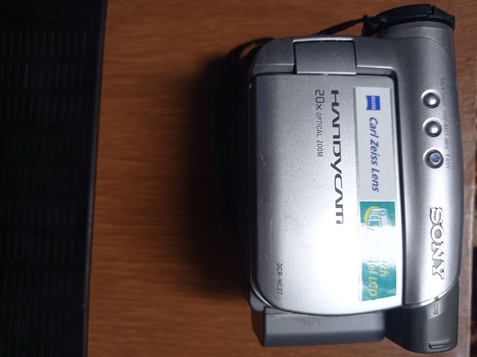 Model SONY dcr-hc27e