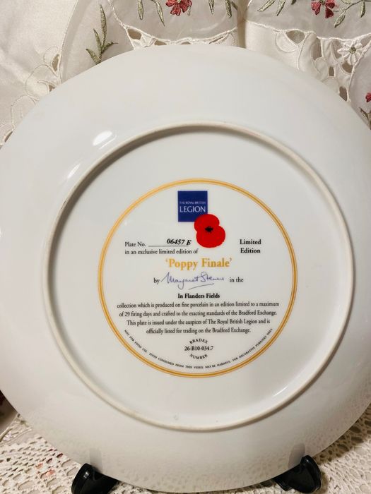 порцеланова чиния за стена