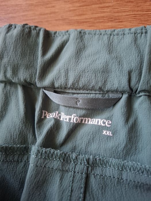 Peak performance мъжки къси панталонки 2XL размер.