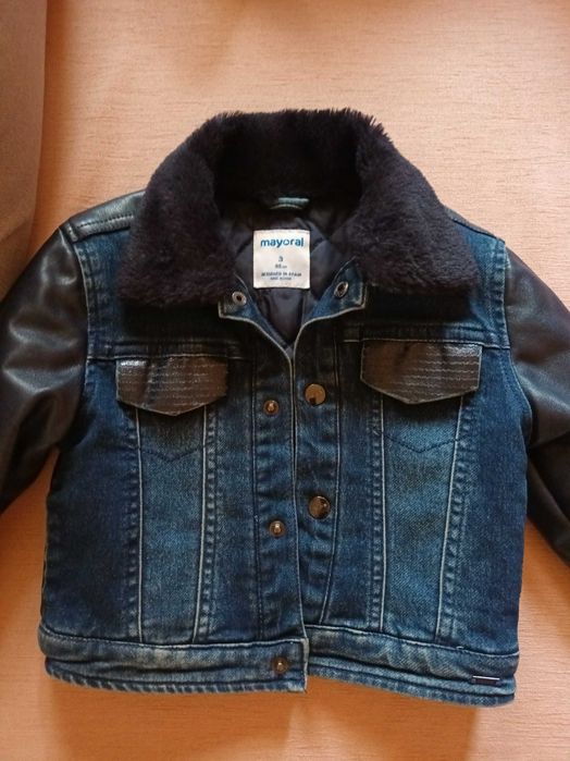 Продавам детско яке mayoral 98см