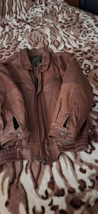 vând haine din blana și piele