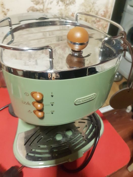 Aparat pentru cafea  Delonghi folosit de cîteva ori