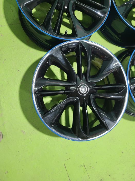 17 4x100 Opel лети джанти 4х10б 215/45/17