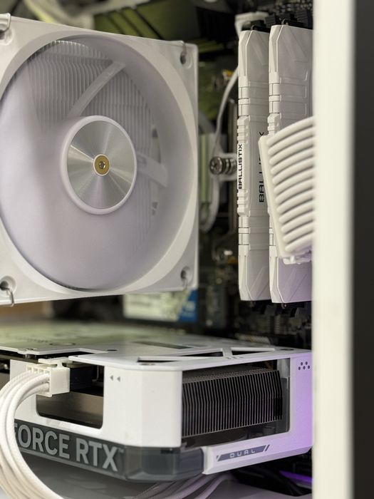 Белый игровой компьютер RTX