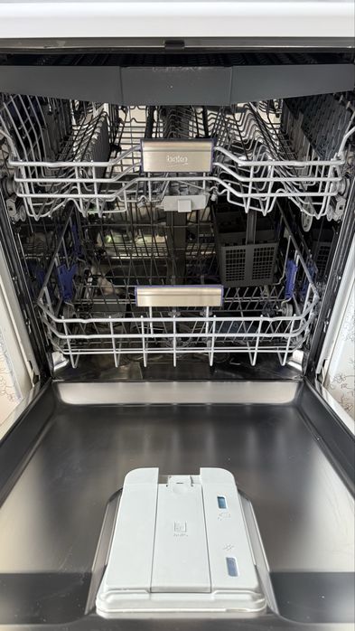 Срочно продам посудомоечную машинку Beko