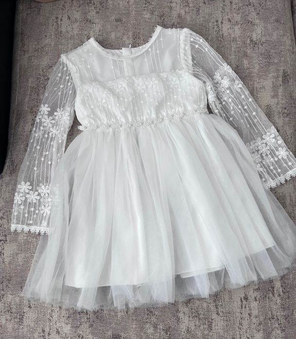 Лот бяла рокля и пантофки