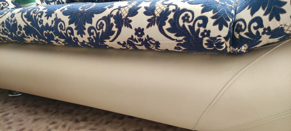 Диван в хорошем состоянии.