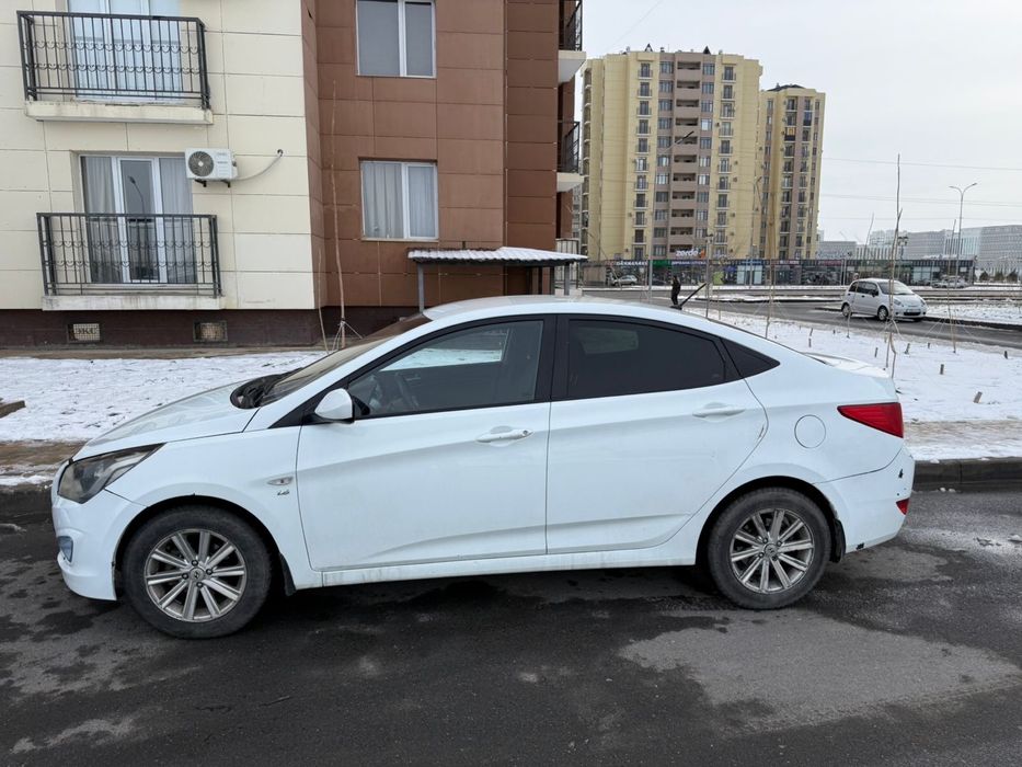 Hyundai accent 2015