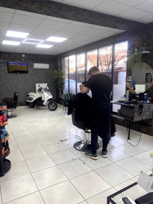 Vand/predau barber shop Popesti Leordeni, pe str Oituz