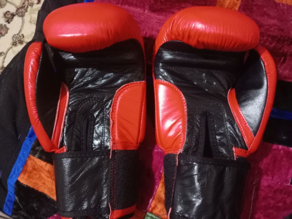 Боксерский перчатка