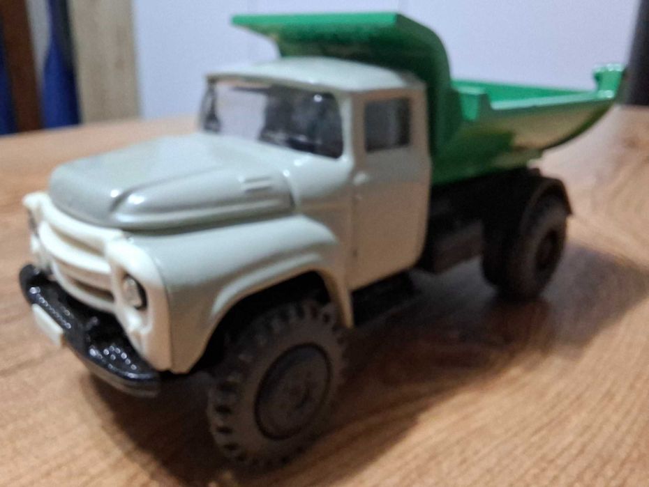 Светски СССР метален модел ЗиЛ в мащаб 1:43