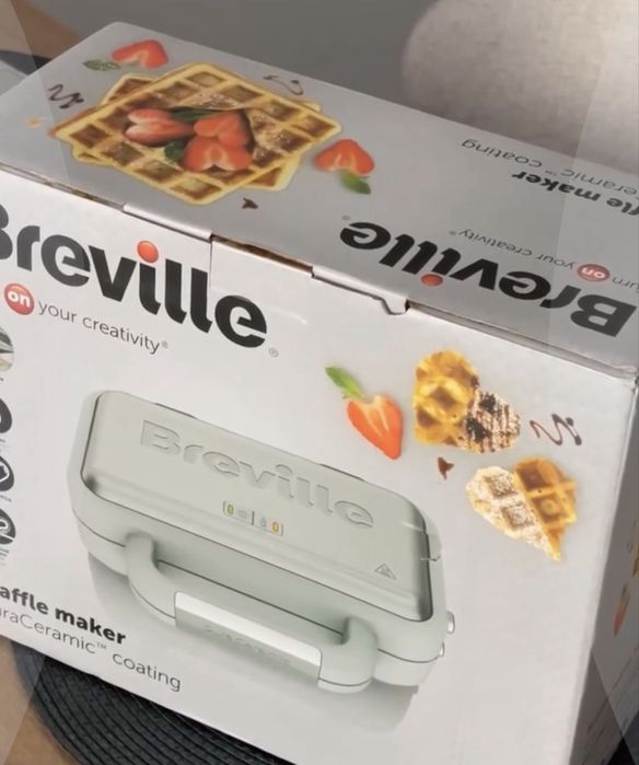 Вафельница Breville