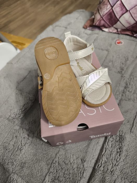 Продам детские босоножки 20 р