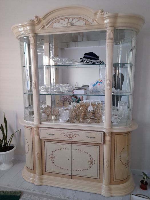 Продам шкаф, комод, сервант,  2 тумбочки