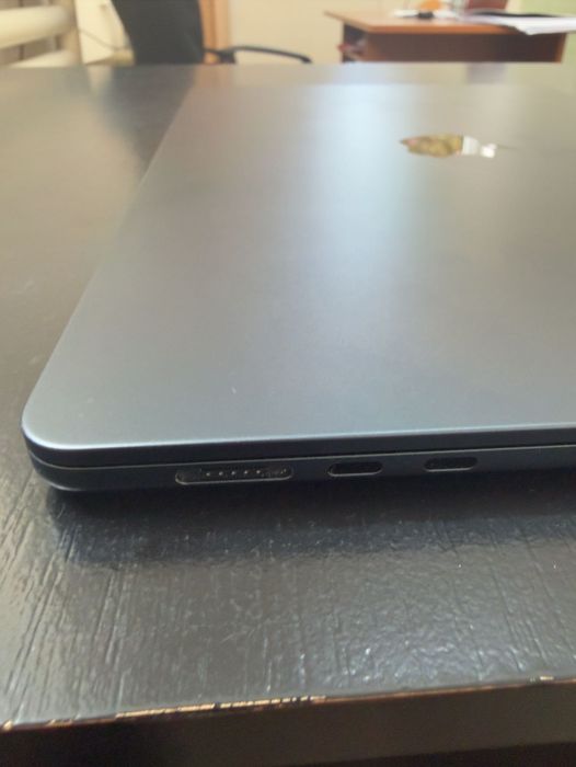 MacBook Air 15” M3 (2024) – 8GB RAM, SSD 256, impecabil, factura iStyle