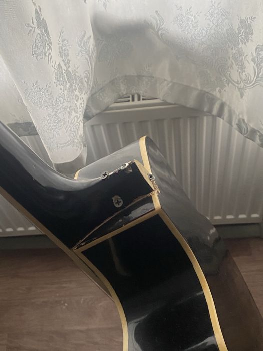 Продам Гитару 10мын